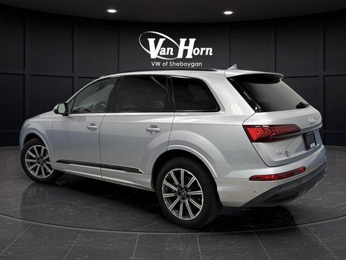 2022 Audi Q7 45 Premium Plus