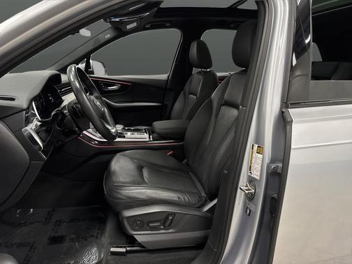 2022 Audi Q7 45 Premium Plus
