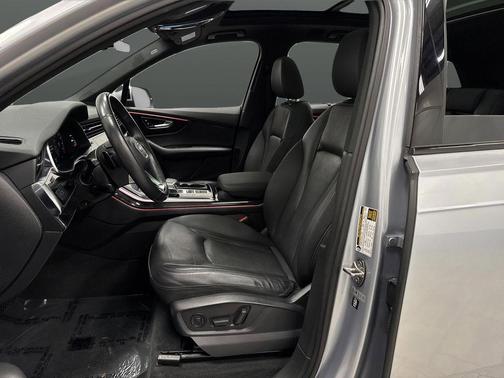 2022 Audi Q7 45 Premium Plus