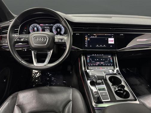 2022 Audi Q7 45 Premium Plus