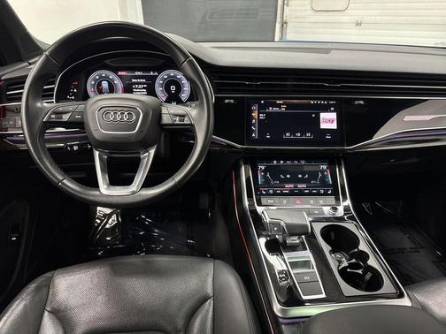 2022 Audi Q7 45 Premium Plus
