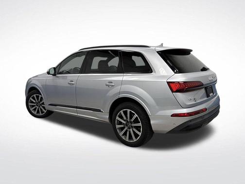 2022 Audi Q7 45 Premium Plus