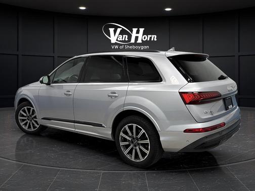 2022 Audi Q7 45 Premium Plus