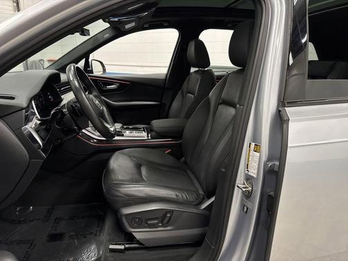 2022 Audi Q7 45 Premium Plus