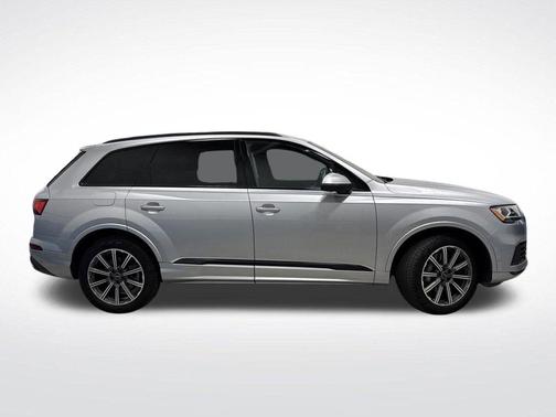 2022 Audi Q7 45 Premium Plus