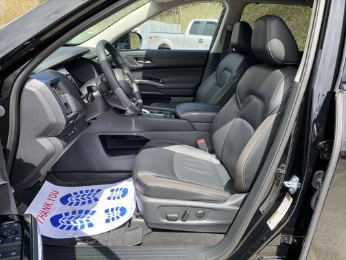 2024 Nissan Pathfinder SL 4WD
