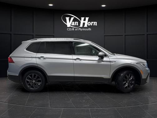 Platinum Gray Metallic 2022 Volkswagen Tiguan 2.0T SE 4MOTION