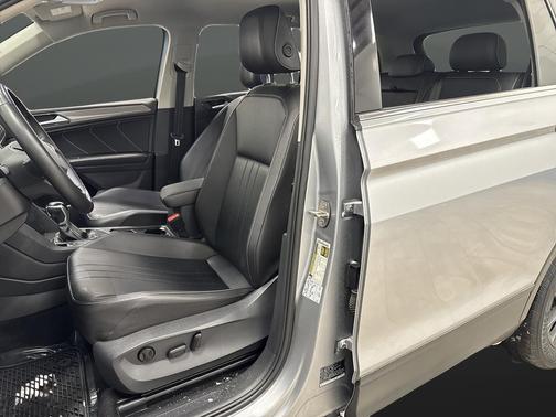 Platinum Gray Metallic 2022 Volkswagen Tiguan 2.0T SE 4MOTION