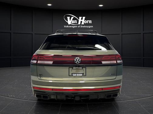 Green Pearl 2025 Volkswagen Atlas Cross Sport 2.0T SEL