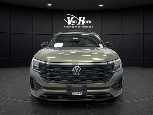 Green Pearl 2025 Volkswagen Atlas Cross Sport 2.0T SEL
