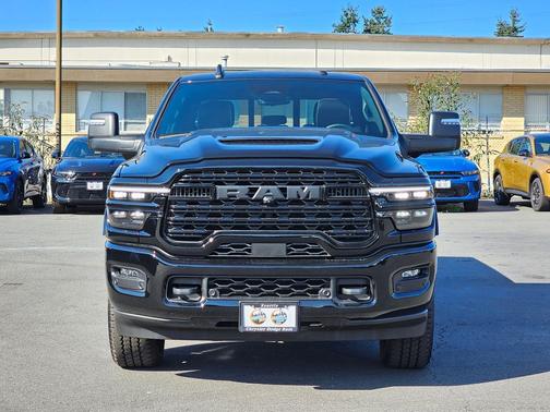 2025 RAM 3500 Limited Crew Cab 4x4 8' Box