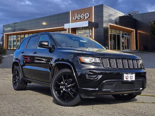 Diamond Black Crystal Pearlcoat 2017 Jeep Grand Cherokee Altitude