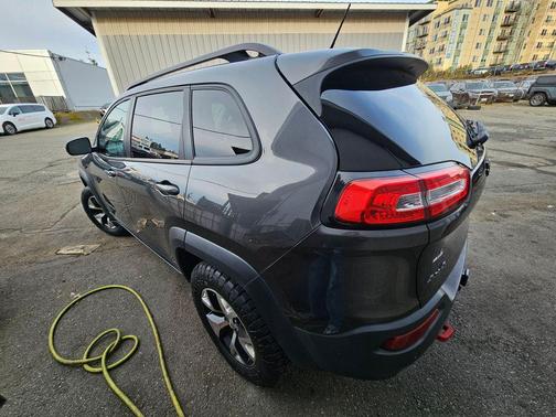Granite Crystal Metallic Clearcoat 2015 Jeep Cherokee Trailhawk