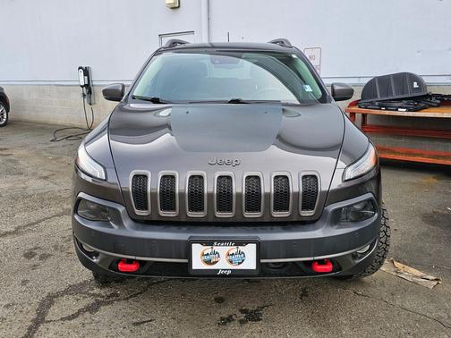 Granite Crystal Metallic Clearcoat 2015 Jeep Cherokee Trailhawk