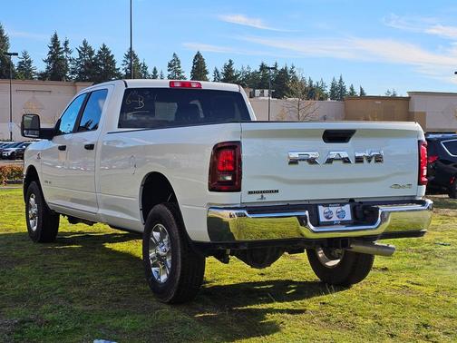 2025 RAM 3500 Big Horn Crew Cab 4x4 8' Box