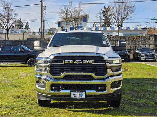 2025 RAM 3500 Big Horn Crew Cab 4x4 8' Box