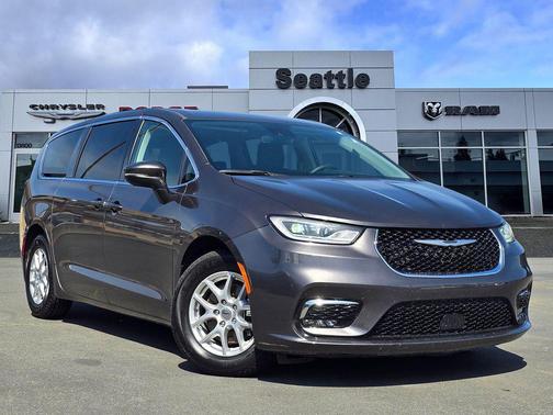 Crystal Metallic 2023 Chrysler Pacifica Touring L