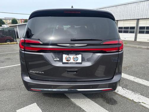 Crystal Metallic 2023 Chrysler Pacifica Touring L