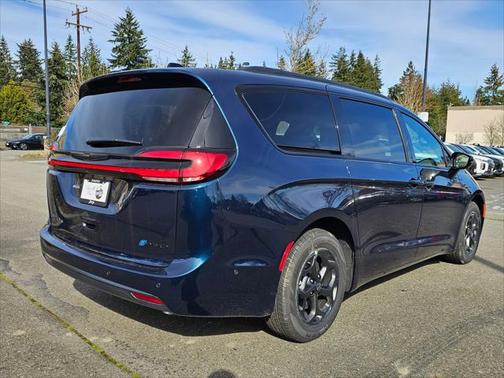 2025 Chrysler Pacifica Hybrid Premium S Appearance Pkg