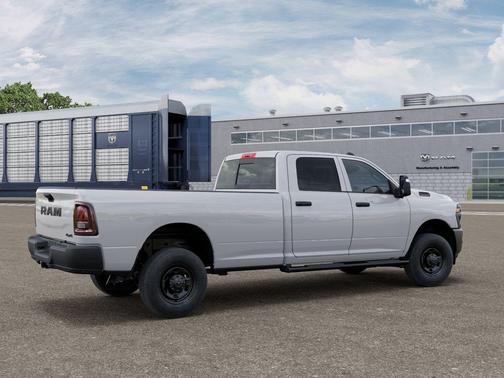 Bright White Clearcoat 2026 RAM 2500 Tradesman Crew Cab 4x4 8' Box