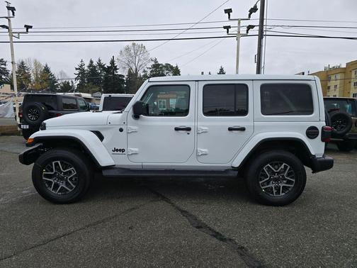 2026 Jeep Wrangler 4-Door Sahara 4x4