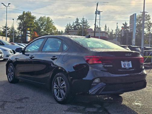 Aurora Black 2022 Kia Forte LXS