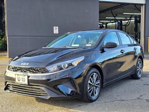 Aurora Black 2022 Kia Forte LXS