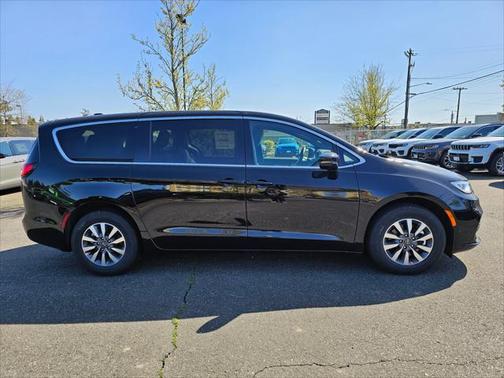2025 Chrysler Pacifica Hybrid Select