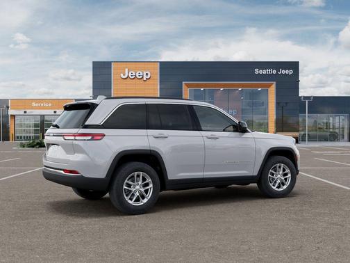 Bright White Clearcoat 2026 Jeep Grand Cherokee Altitude