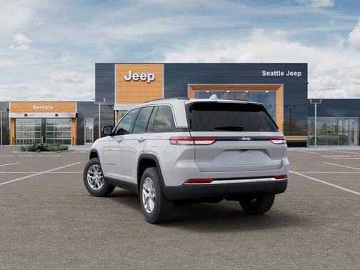Bright White Clearcoat 2026 Jeep Grand Cherokee Altitude