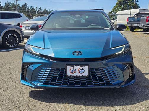 Ocean Gem/Midnight Black Metallic 2026 Toyota Camry XSE