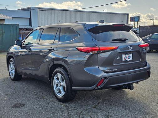 Magnetic Gray Metallic 2021 Toyota Highlander LE