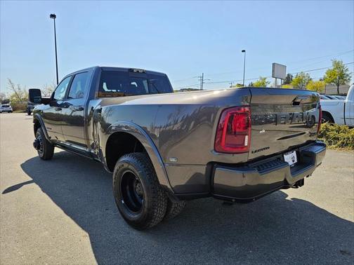 2025 RAM 3500 Limited Crew Cab 4x4 8' Box