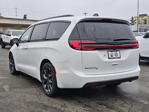 2026 Chrysler Pacifica L