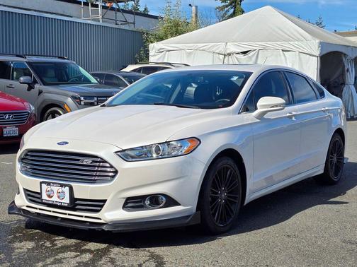 White Platinum 2016 Ford Fusion SE