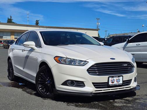White Platinum 2016 Ford Fusion SE