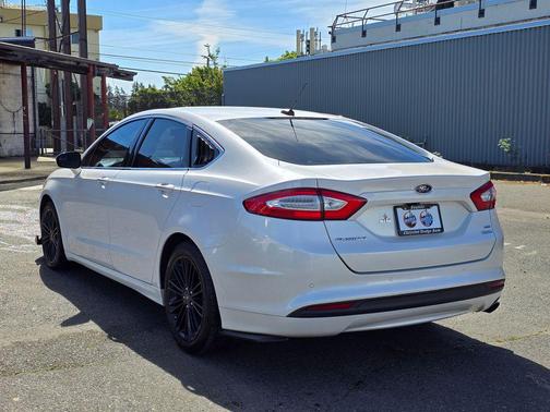 White Platinum 2016 Ford Fusion SE