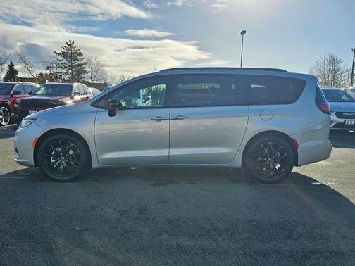 2026 Chrysler Pacifica L