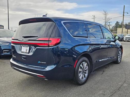 2025 Chrysler Pacifica Hybrid Select