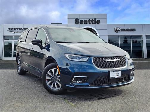 2025 Chrysler Pacifica Hybrid Select