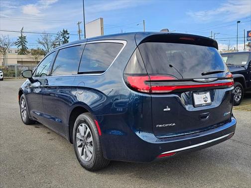 2025 Chrysler Pacifica Hybrid Select
