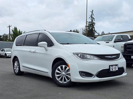 Bright White Clearcoat 2020 Chrysler Pacifica Touring L