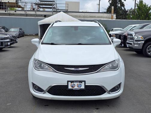 Bright White Clearcoat 2020 Chrysler Pacifica Touring L