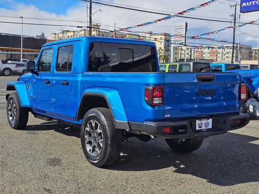 2026 Jeep Gladiator Sahara 4x4