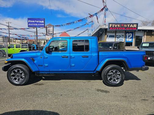 2026 Jeep Gladiator Sahara 4x4