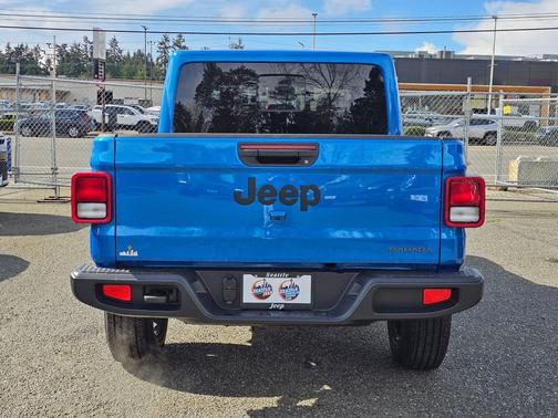 2026 Jeep Gladiator Sahara 4x4