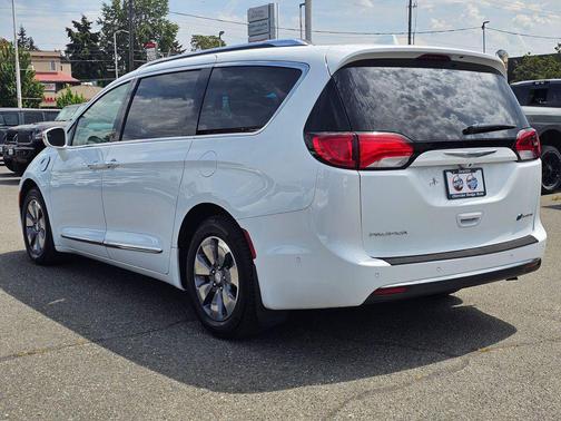 Bright White Clearcoat 2018 Chrysler Pacifica Hybrid Limited