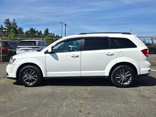 White 2015 Dodge Journey SXT