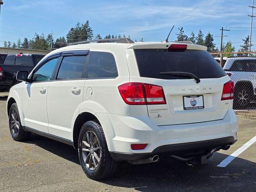 White 2015 Dodge Journey SXT