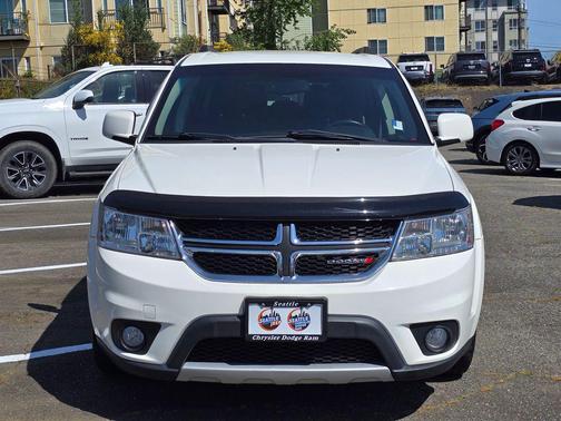 White 2015 Dodge Journey SXT